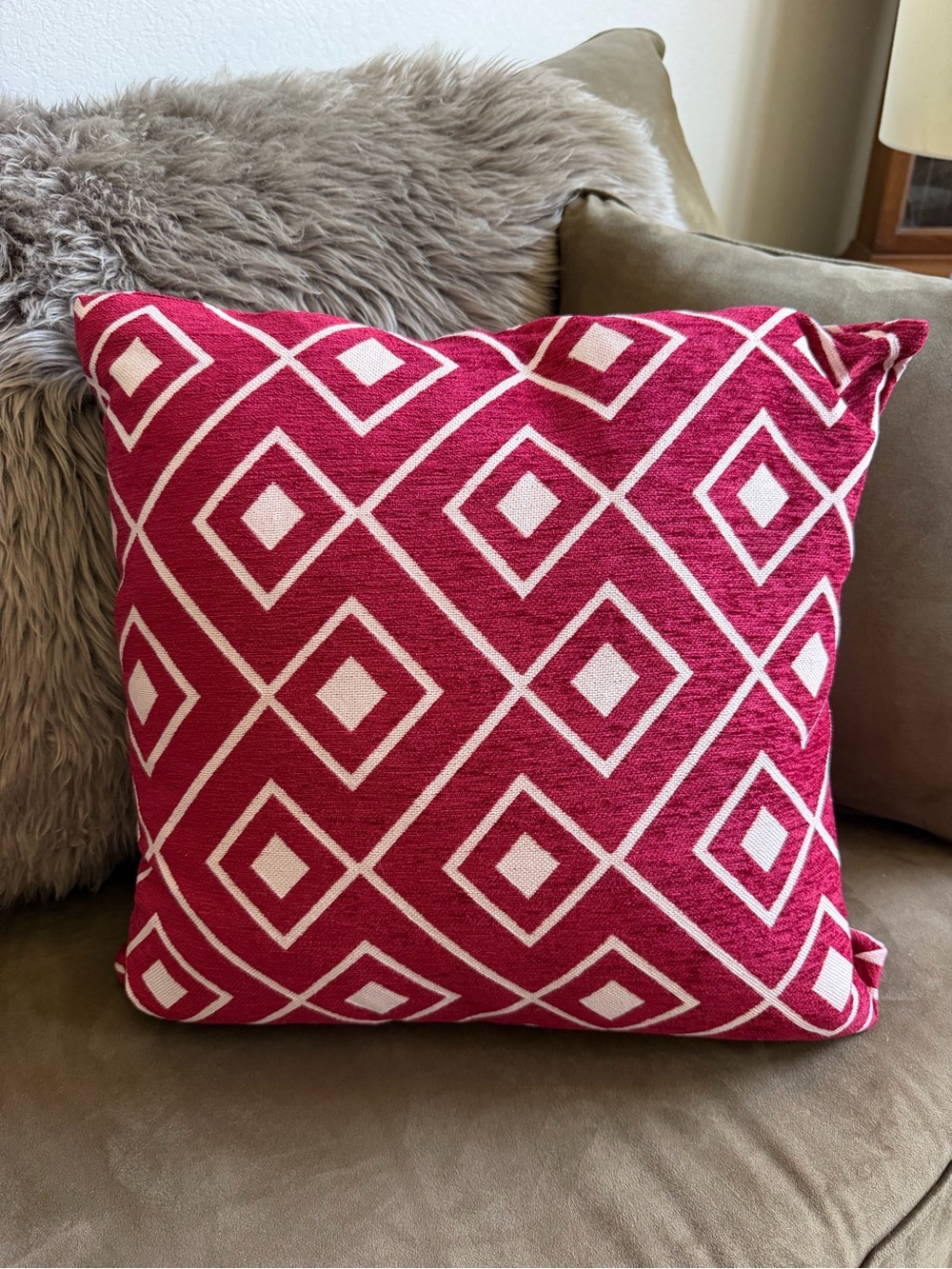 Red & White Chenille Diamond Goose Down Pillow
